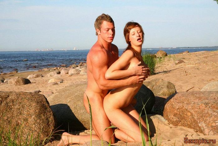 Пары на берегу моря фото порно